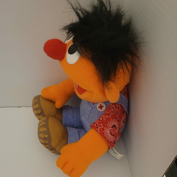 1995 Vintage Tyco Sesame Street Singing Farmer Ernie Plush Doll - Picture 3 of 8